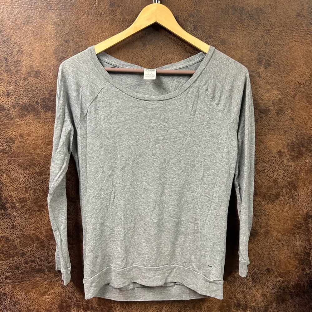 Pink by Victoria's Secret Women's Medium‎ Scoop Round Neck Long Sleeve Grey Top.